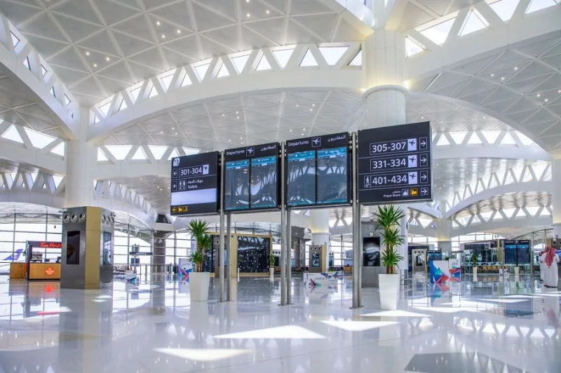 Ataque hutí al aeropuerto de Riad deja al menos 12 muertos y más de 300 heridos